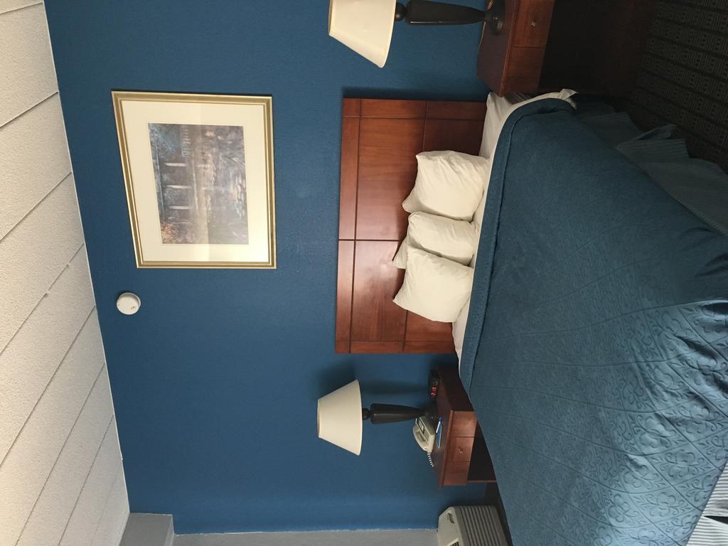 Rodeway Inn グリーンフィールド エクステリア 写真