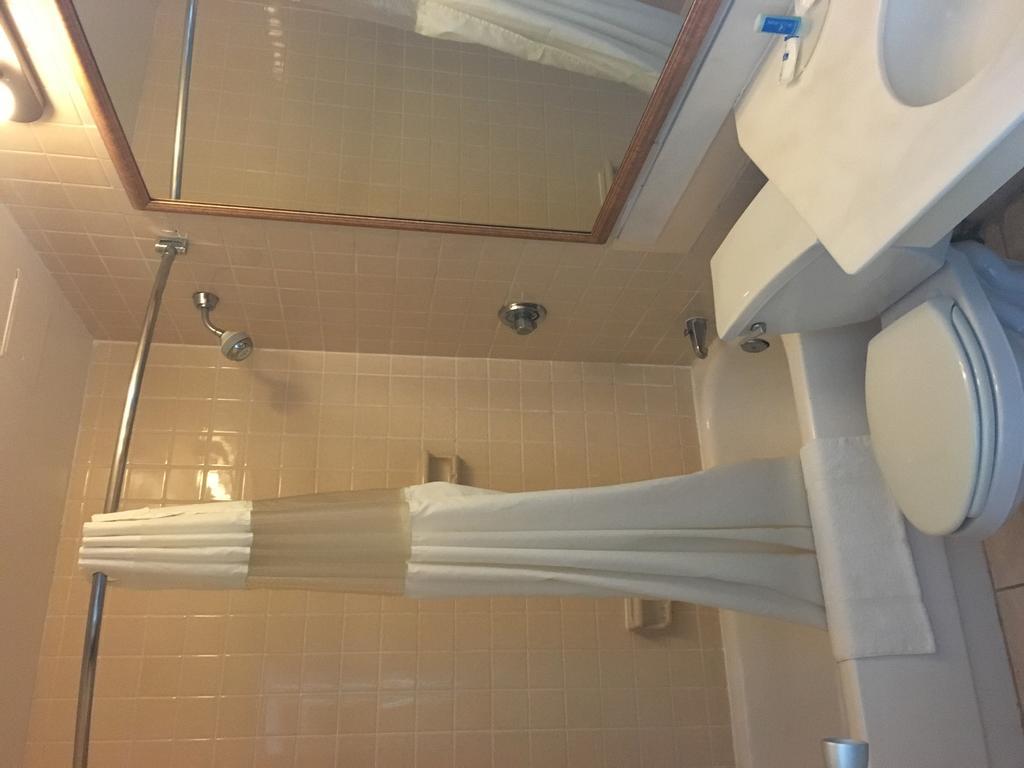 Rodeway Inn グリーンフィールド エクステリア 写真