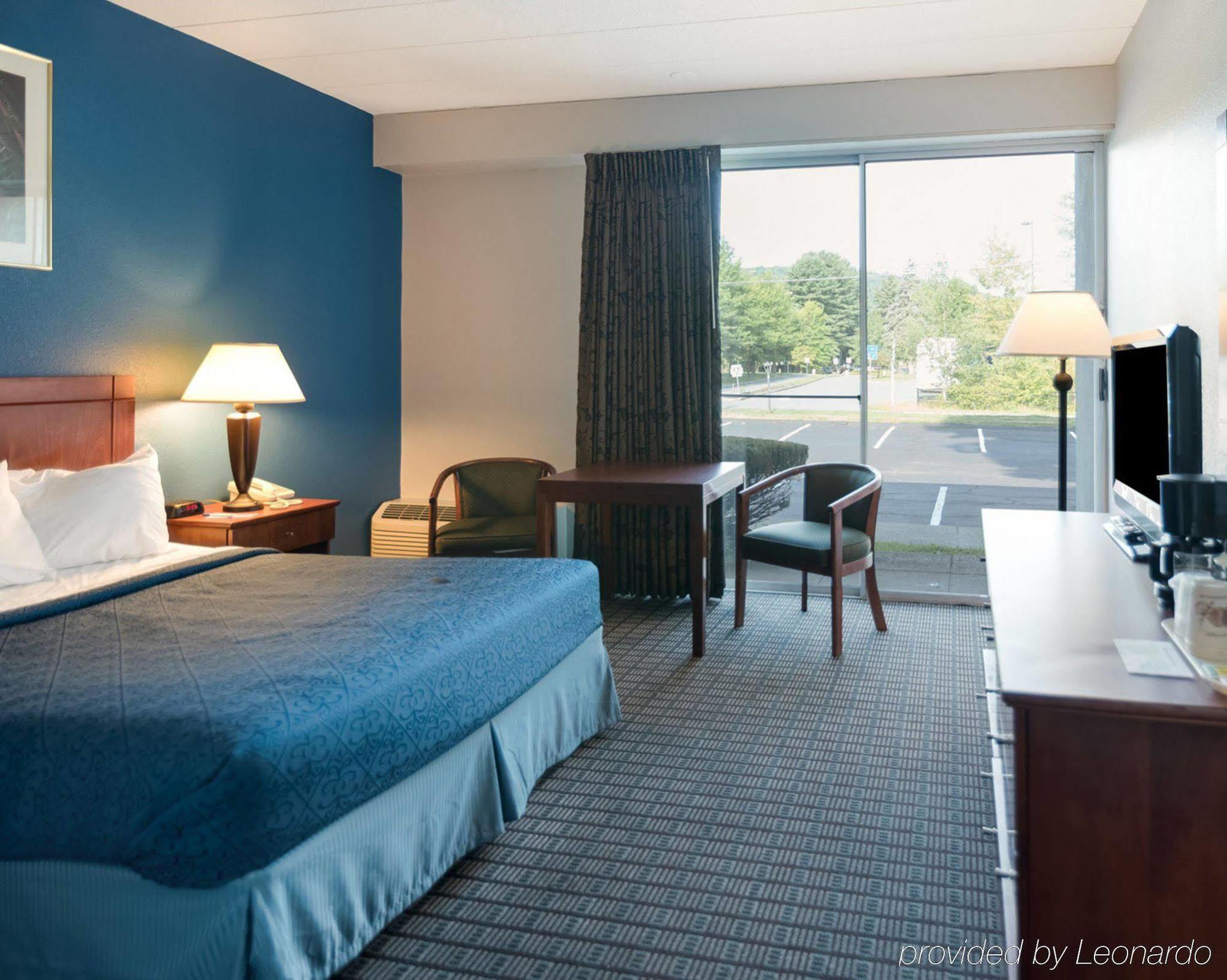 Rodeway Inn グリーンフィールド エクステリア 写真