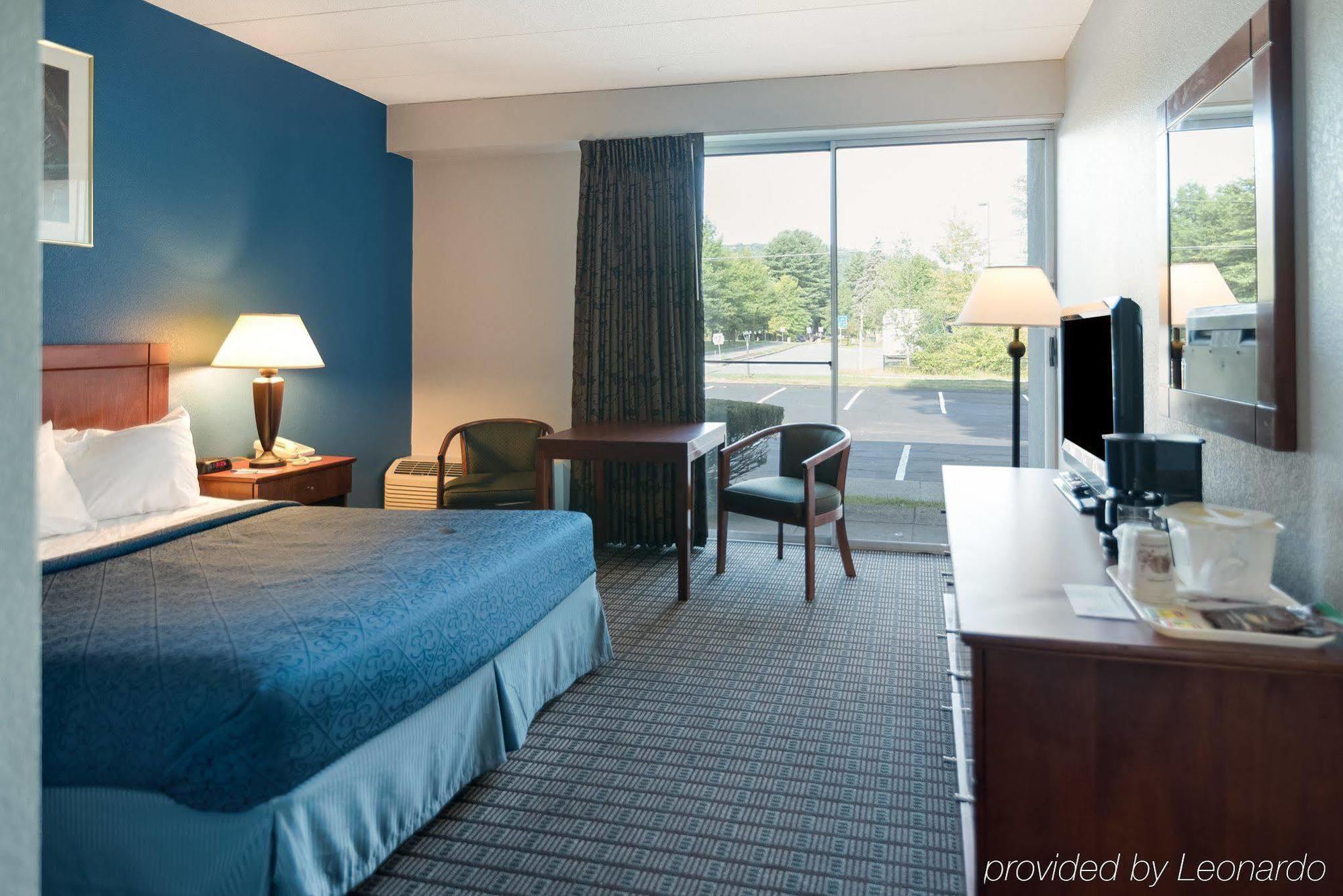 Rodeway Inn グリーンフィールド エクステリア 写真